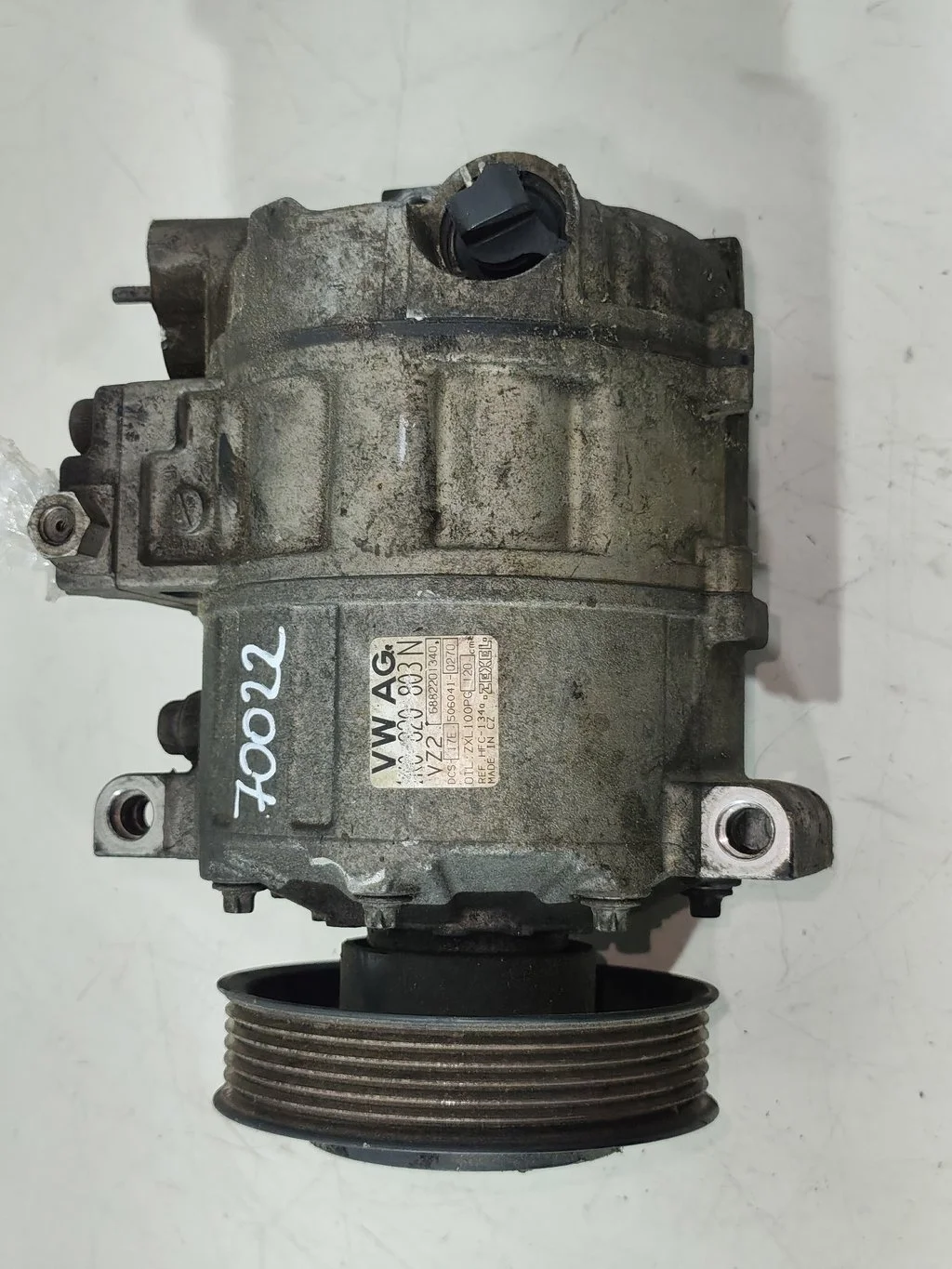 Компрессор кондиционера 1K0820803N  2.0 FSI Volks