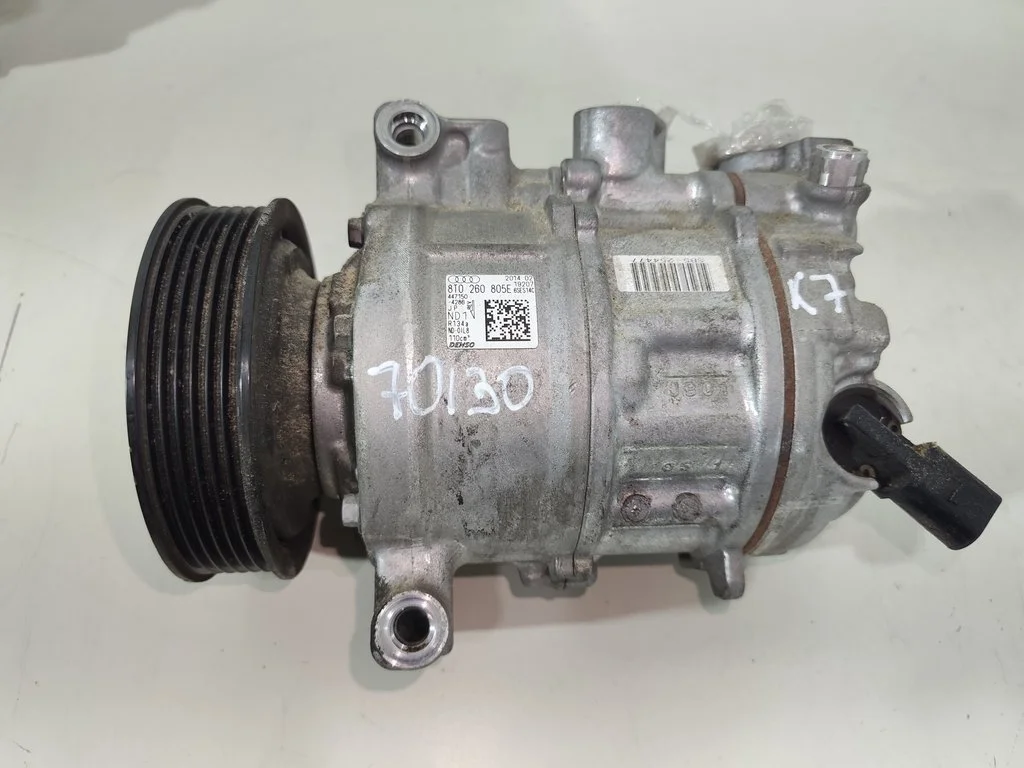 Компрессор кондиционера 8T0260805E  2.0 Бензин Au