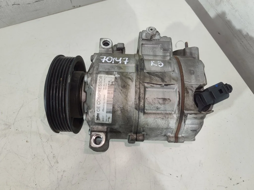 Компрессор кондиционера 1K0820859S  2.0 TDI Volks