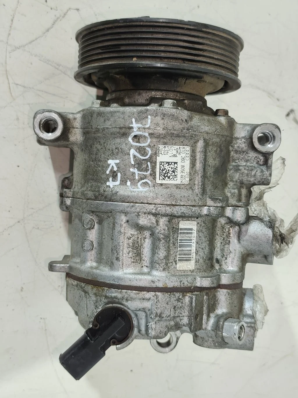 Компрессор кондиционера 8T0260805E  2.0 Бензин Au