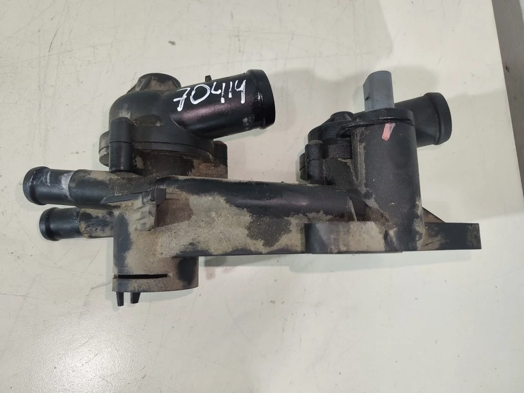 Корпус термостата 03C121111P  1.4 TSI Volkswagen