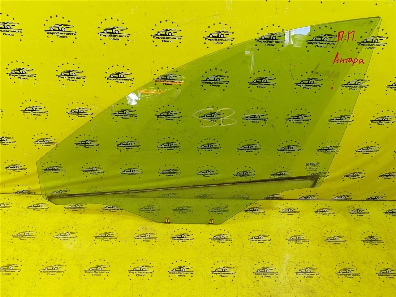 Стекло двери Opel Antara 96624297 L07, переднее правое