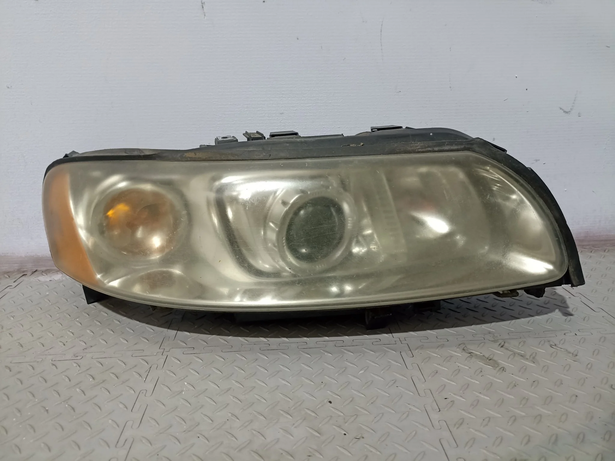 ФАРА VOLVO ПРАВАЯ 31217046  XA7344