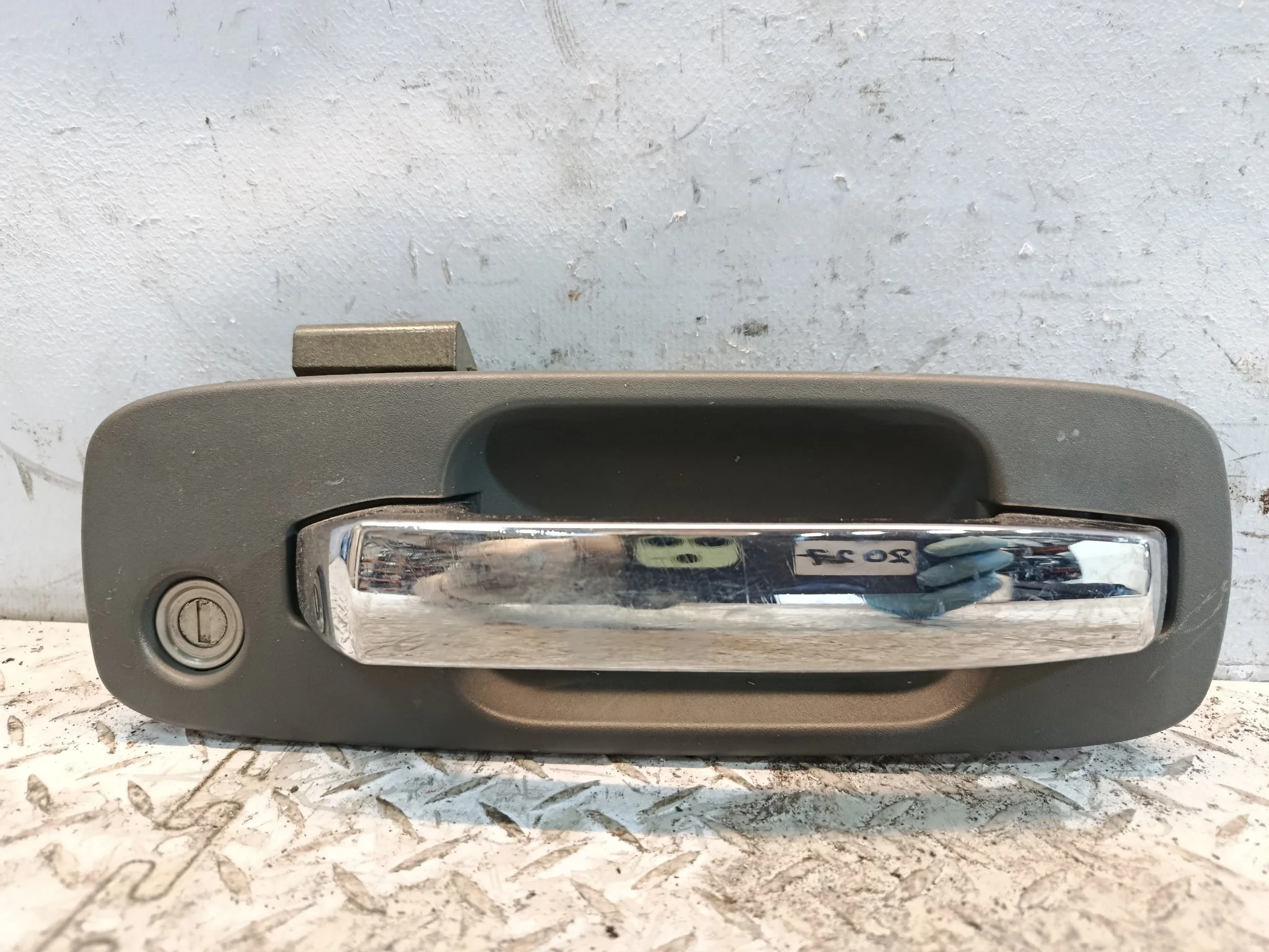 РУЧКА ДВЕРИ ВНЕШНЯЯ NISSAN ПЕРЕДНЯЯ ПРАВАЯ 806068H300  хром, KX4 KE827