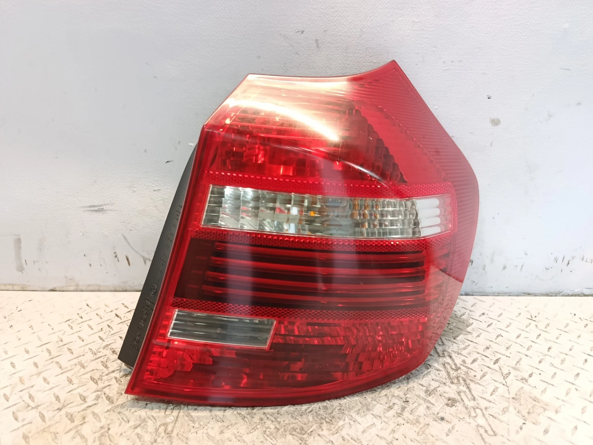 ФОНАРЬ BMW ПРАВЫЙ 63217181298  KB1944