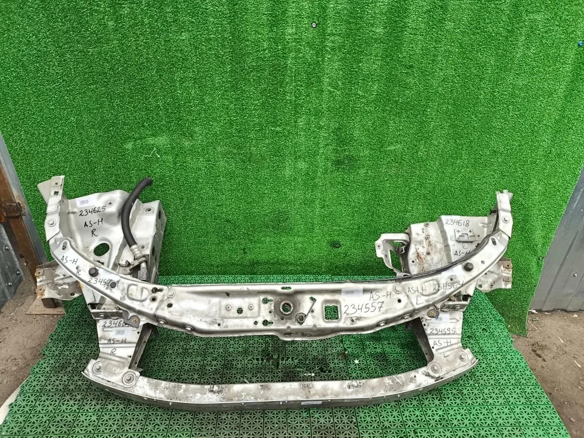 Панель передняя OPEL ASTRA H, ZAFIRA B 2004- серебро б/у ASTRA H(2004-2014);ZAFIRA B(2005-2014)