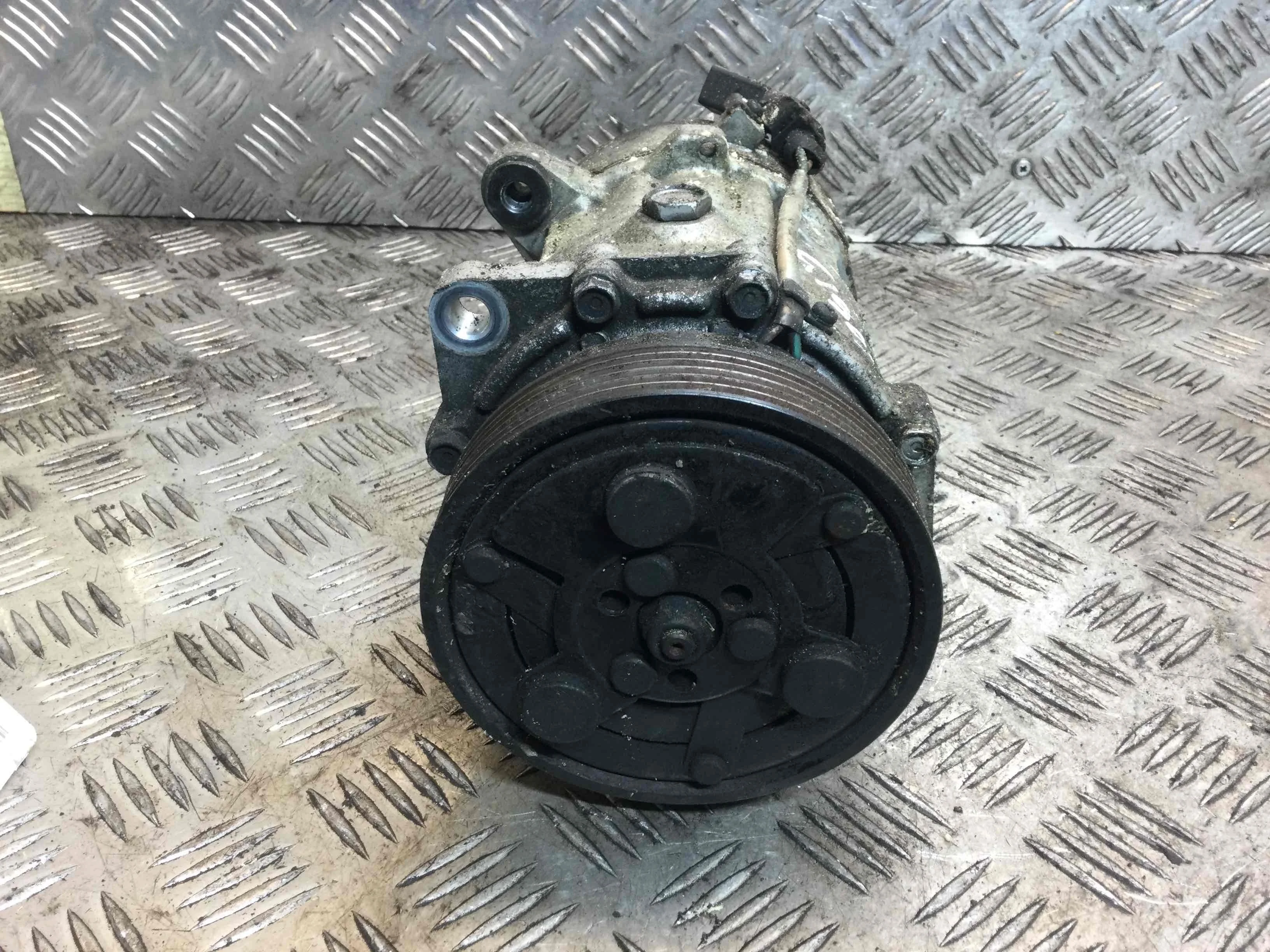 Компрессор кондиционера Volkswagen Golf 4 поколение (1997-2004) дизель 1.9 TDI Механика Универсал