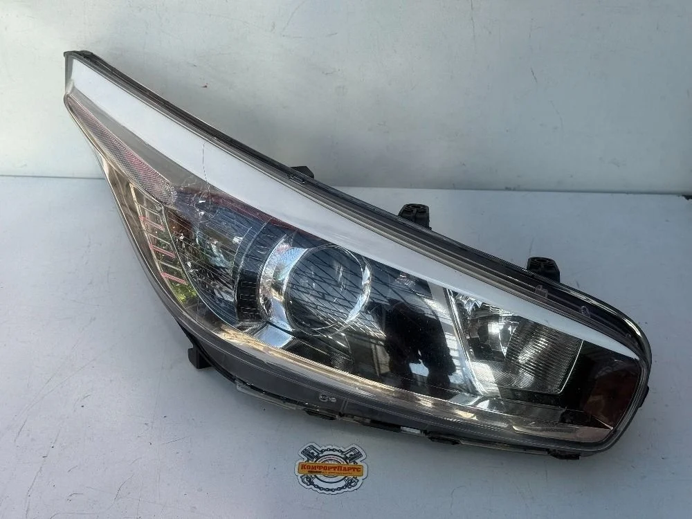 Фара правая Kia Ceed JD (2012—2015)