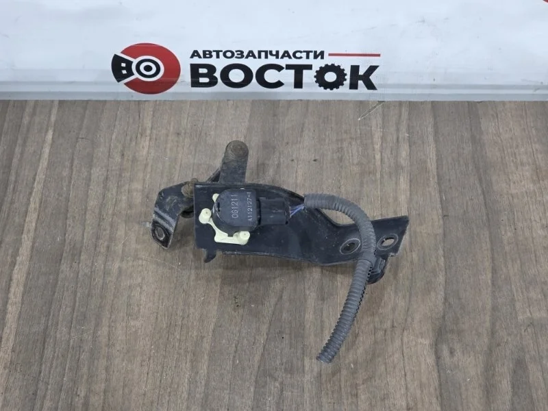 Корректор фар MITSUBISHI PAJERO 8651A064 V95W 6G74