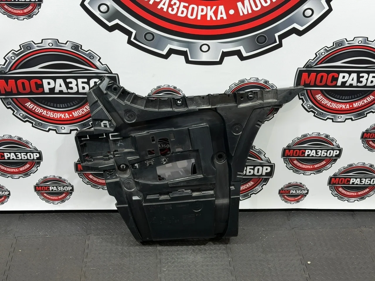 Кронштейн крепления бампера BMW 7 серия 2016 51127357148 G12 B58B30A, правый