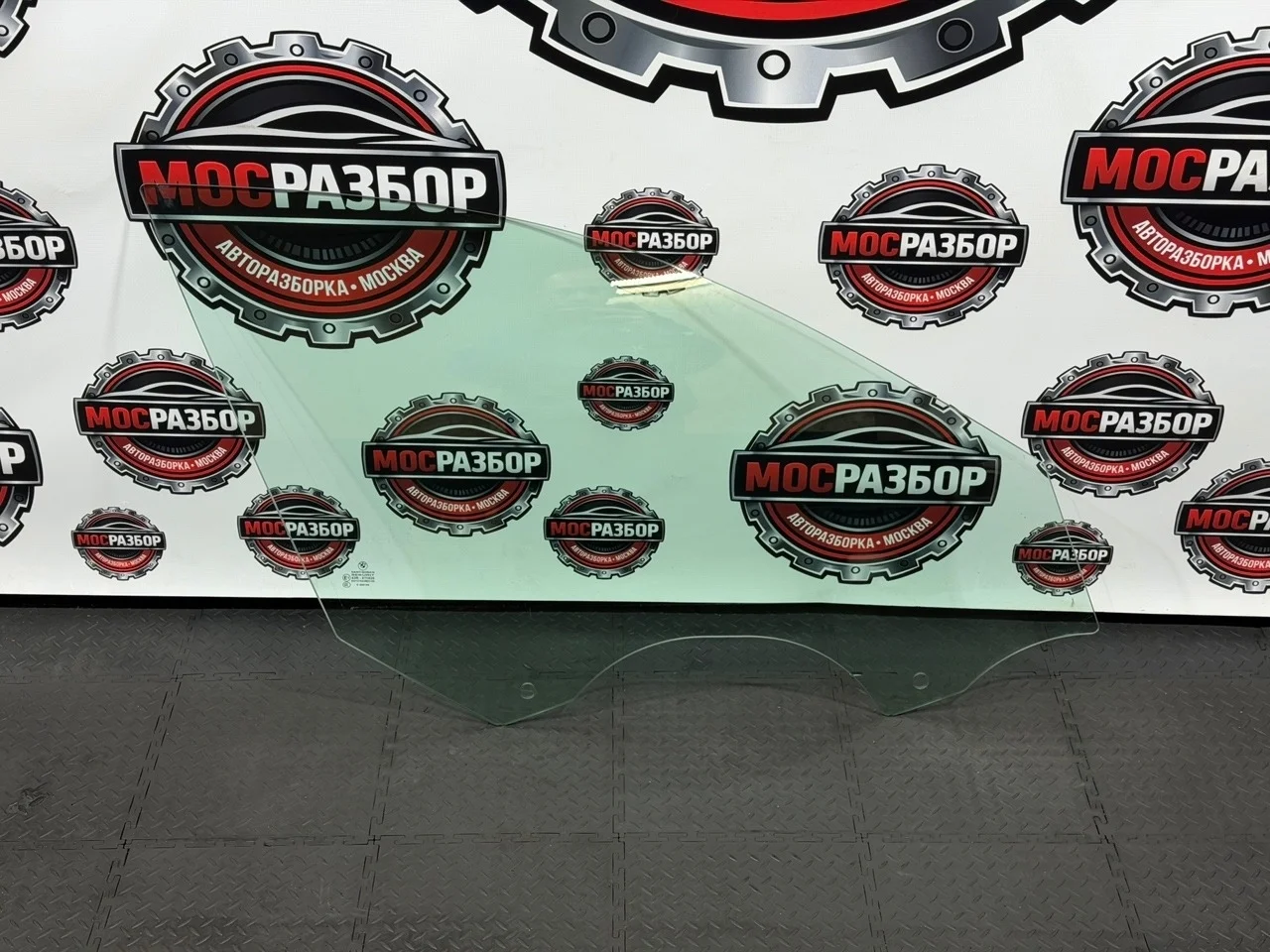 Стекло двери переднее правое BMW 7 серия 2016 51337337982 G12 B58B30A