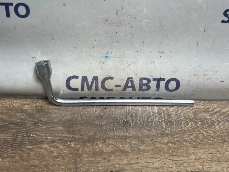 Ключ баллоный Mercedes-Benz ML A2215810001 W164 272.967