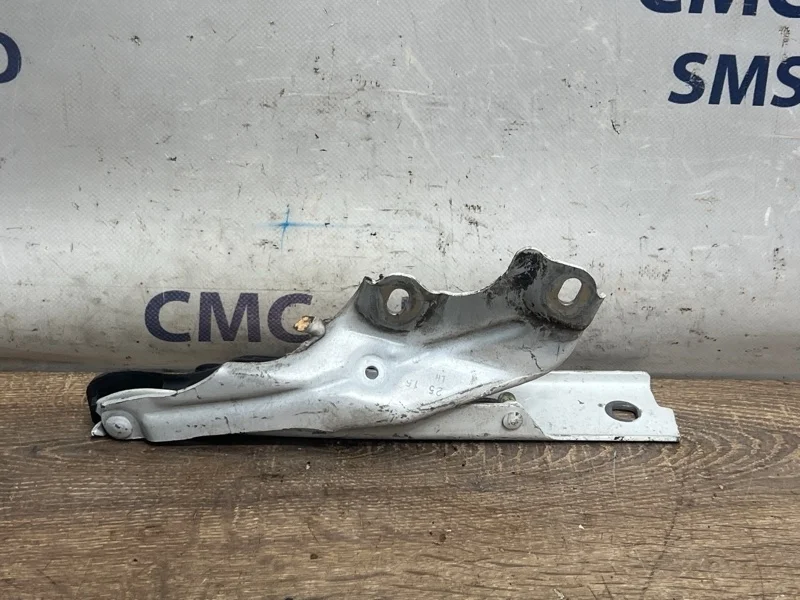 Петля капота Audi A6 4G8823301E C7 3.0 CRE, левая