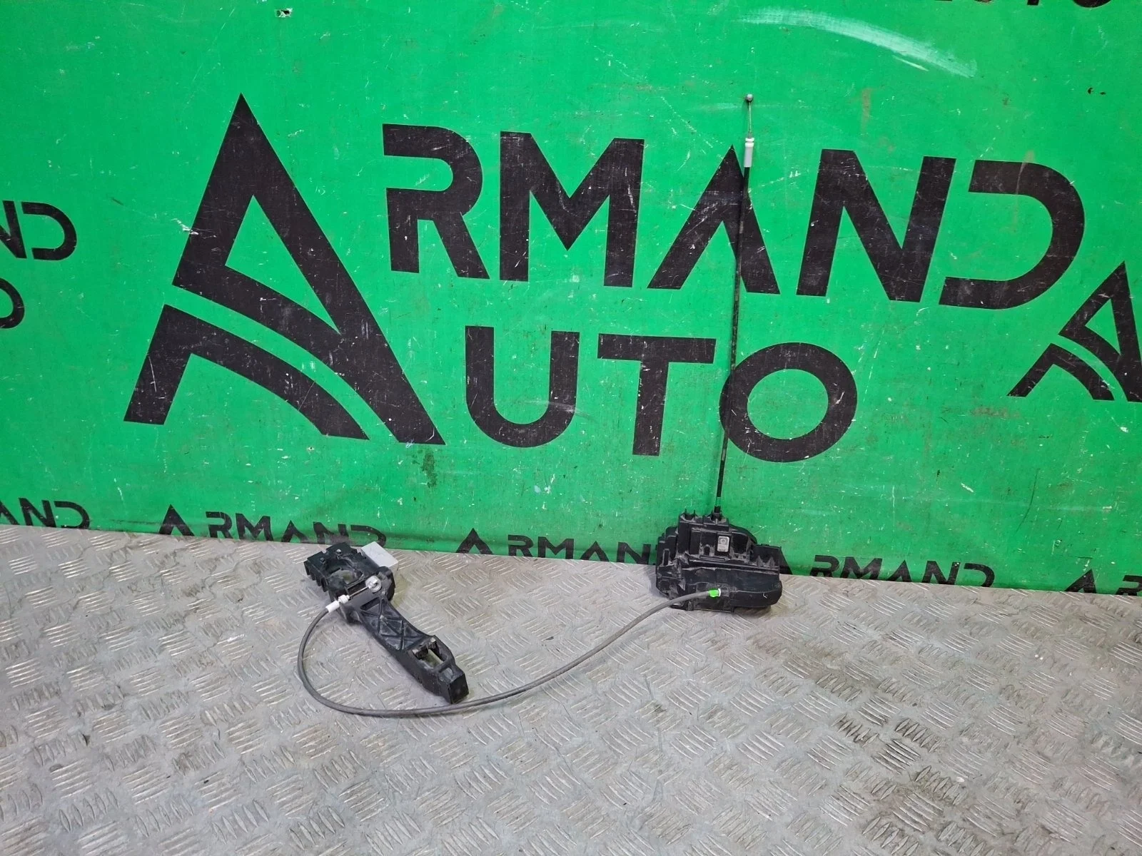 Замок двери Nissan Navara 2004-2015 80500EB30A D40, задний правый