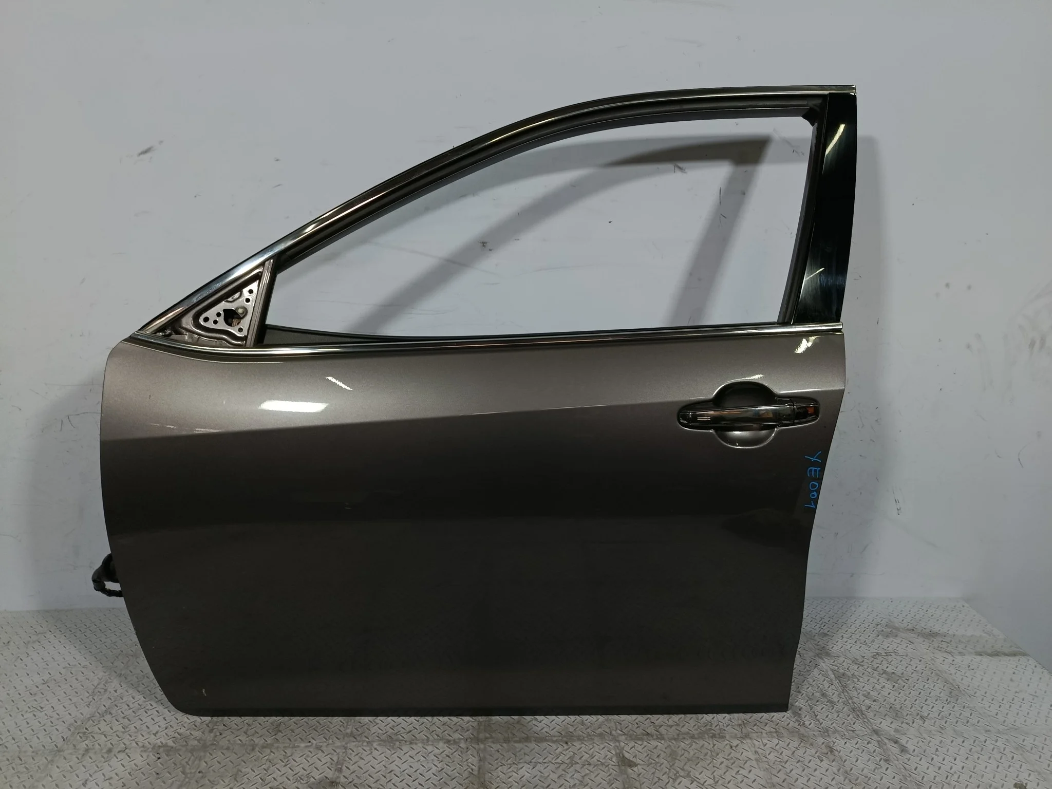 ДВЕРЬ TOYOTA DAIHATSU ALTIS CAMRY 6700233200 ПЕРЕДНЯЯ ЛЕВАЯ  серый, 1H1 YE001