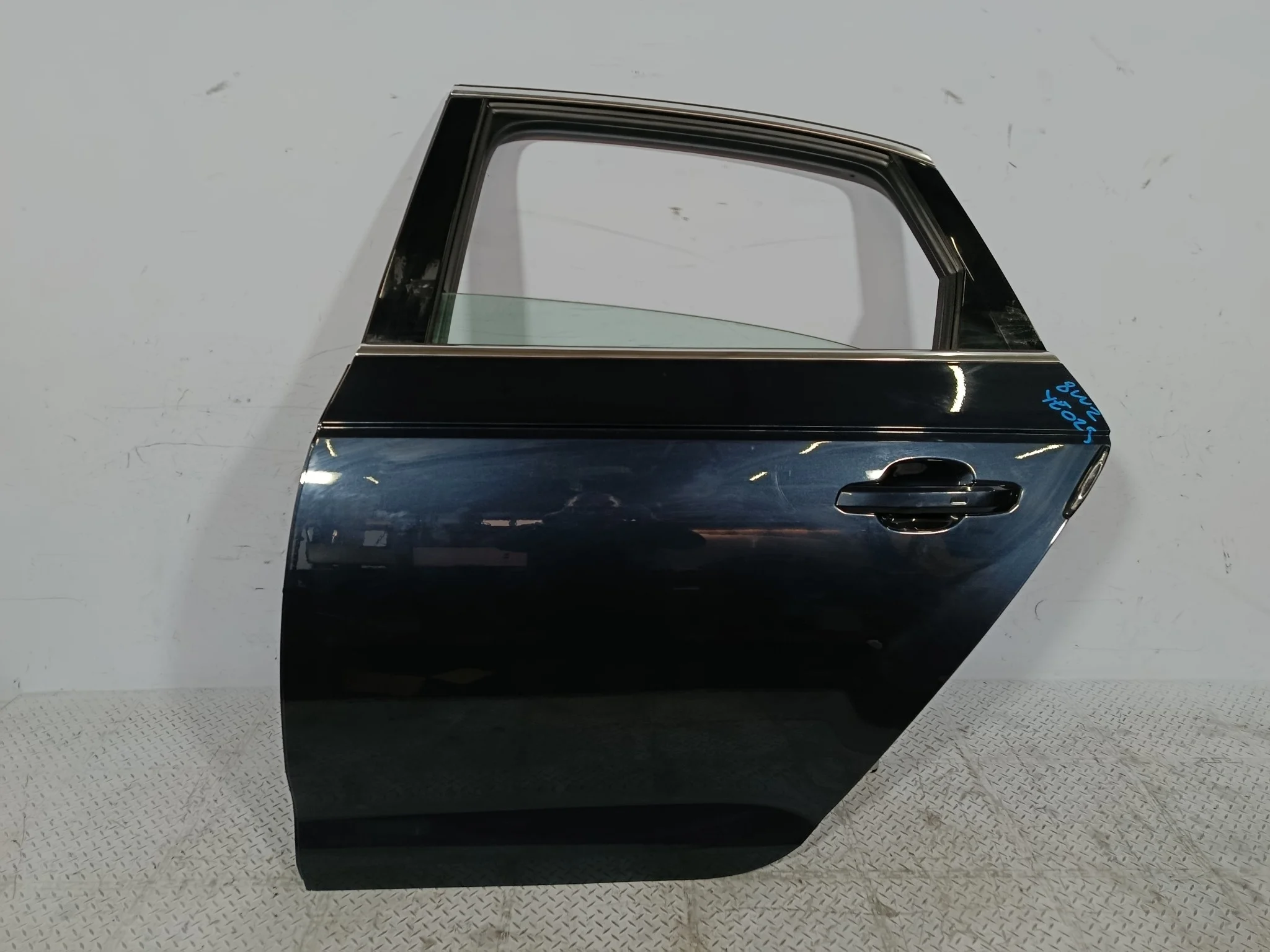 ДВЕРЬ AUDI A4 S4 8W5833051C ЗАДНЯЯ ЛЕВАЯ  черный, LX5R YE028