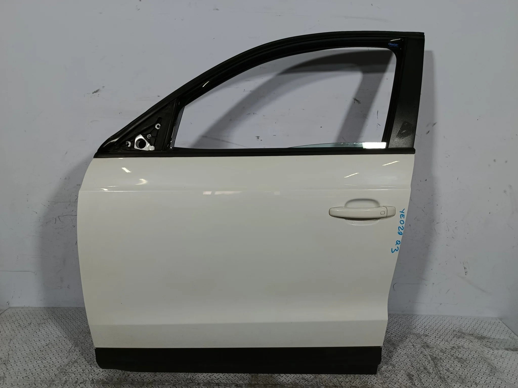 ДВЕРЬ AUDI Q3 8U0831051B ПЕРЕДНЯЯ ЛЕВАЯ  белый, LS9R YA029