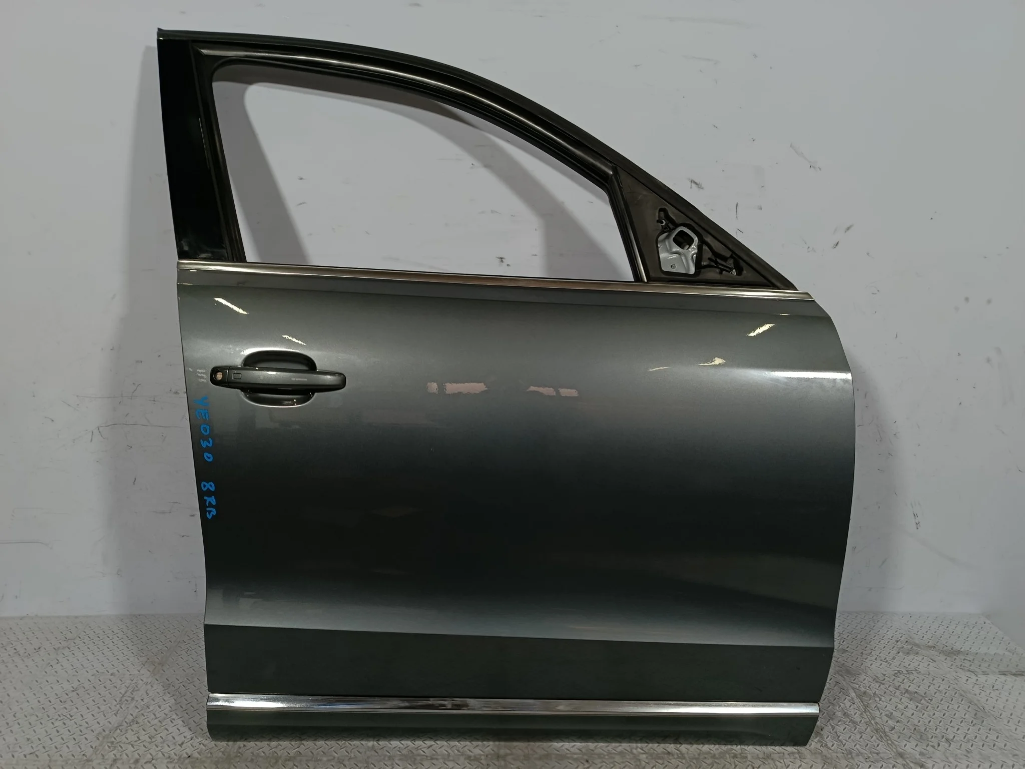 ДВЕРЬ AUDI Q5 8R0831052E ПЕРЕДНЯЯ ПРАВАЯ  серый, LX7R YE030