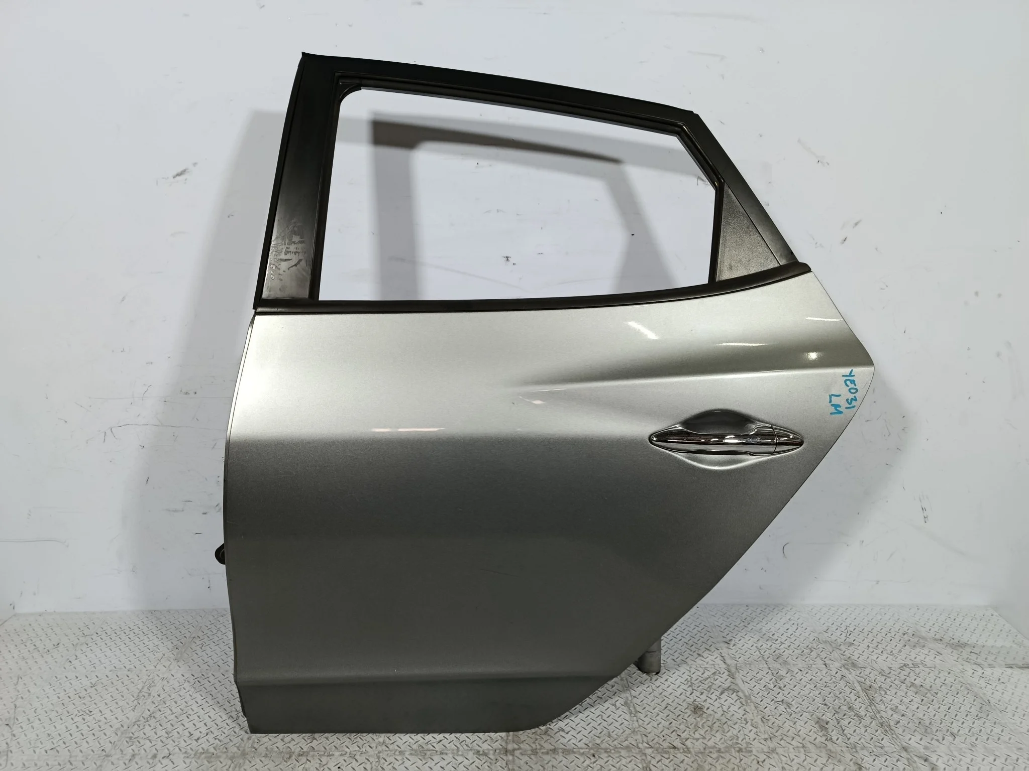 ДВЕРЬ HYUNDAI IX35 TUCSON 770032S000 ЗАДНЯЯ ЛЕВАЯ  серый, WJX YE031