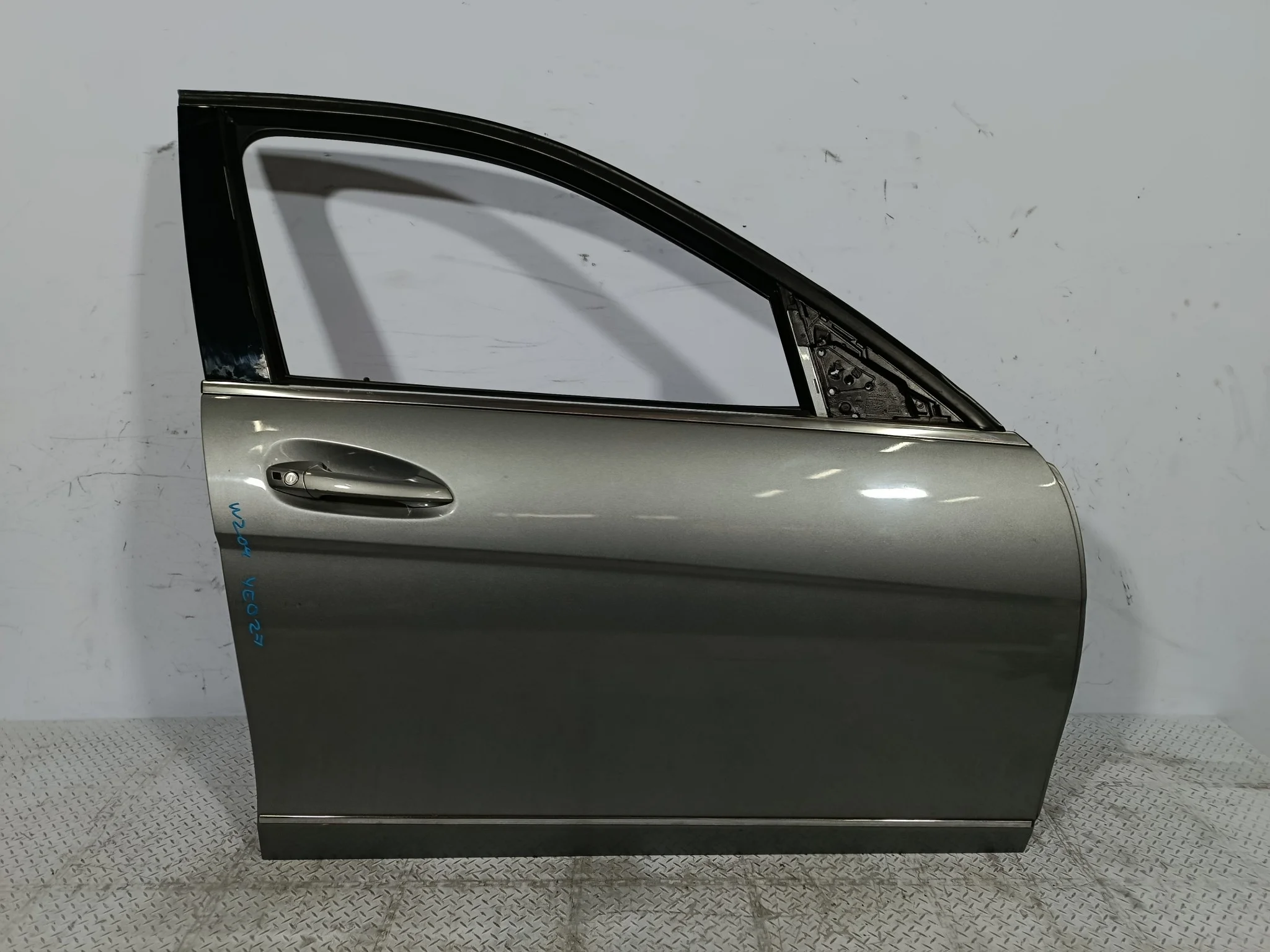 ДВЕРЬ MERCEDES-BENZ C-CLASS A2047200205 ПЕРЕДНЯЯ ПРАВАЯ  серый, 228A YE027