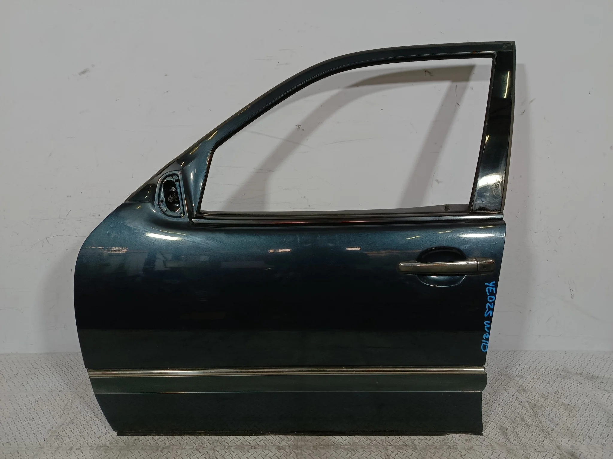 ДВЕРЬ MERCEDES-BENZ E-CLASS A2107200105 ПЕРЕДНЯЯ ЛЕВАЯ  черный, 189 YE025