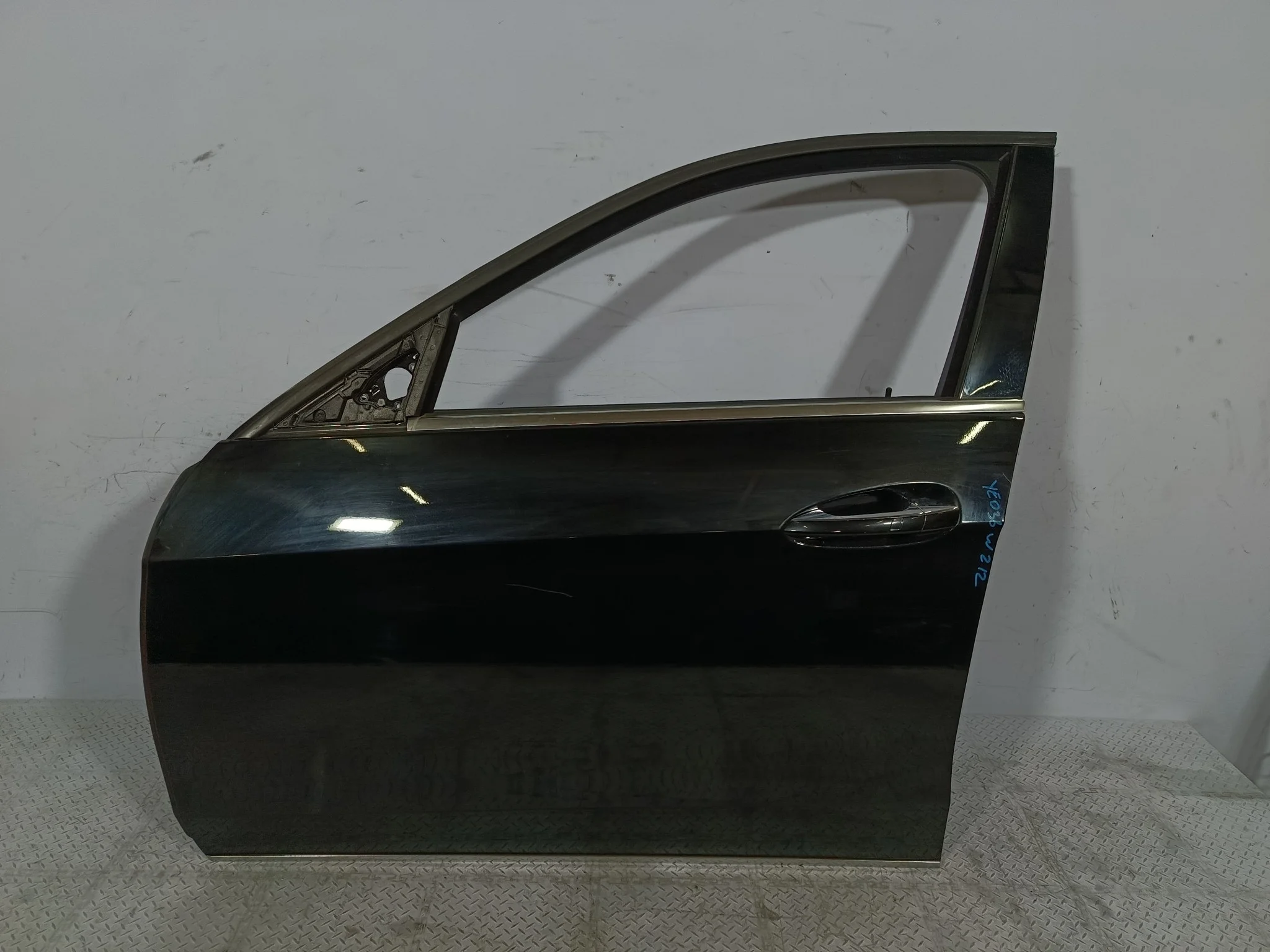 ДВЕРЬ MERCEDES-BENZ E-CLASS A2127200105 ПЕРЕДНЯЯ ЛЕВАЯ  черный, 197U YE036
