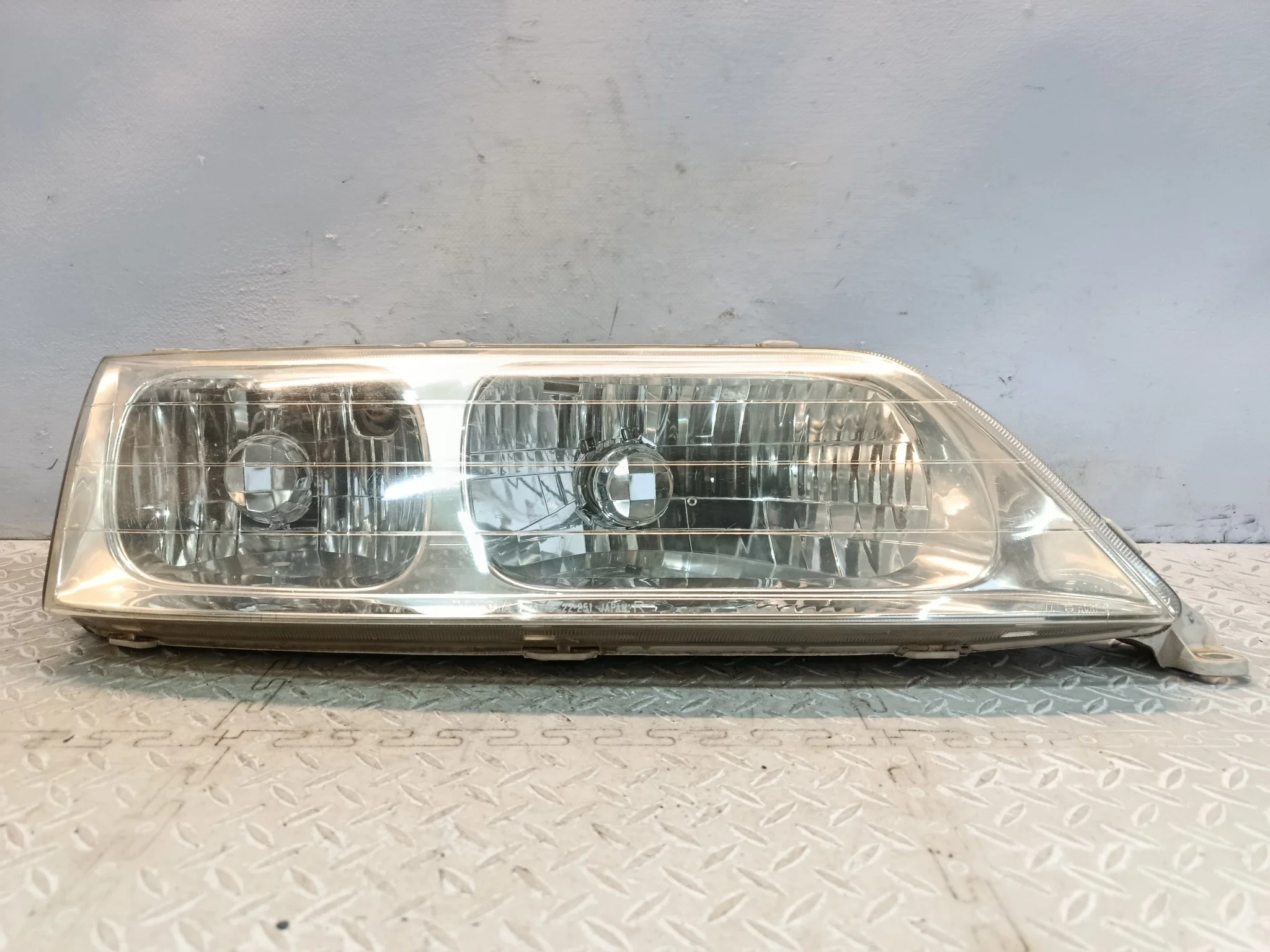 ФАРА TOYOTA ПРАВАЯ 8111022760  DY1029Z