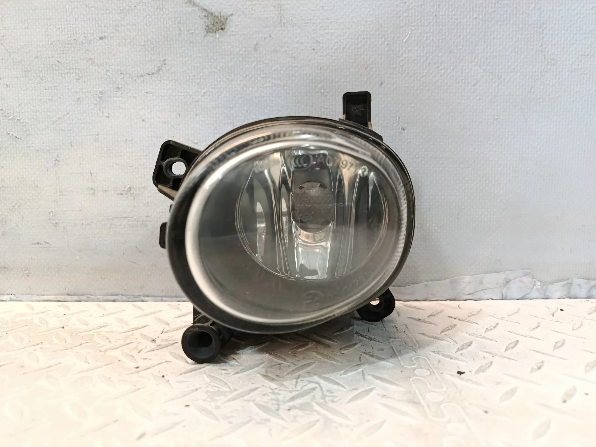ТУМАНКА AUDI VOLKSWAGEN ЛЕВАЯ 8T0941699 NA8545Z
