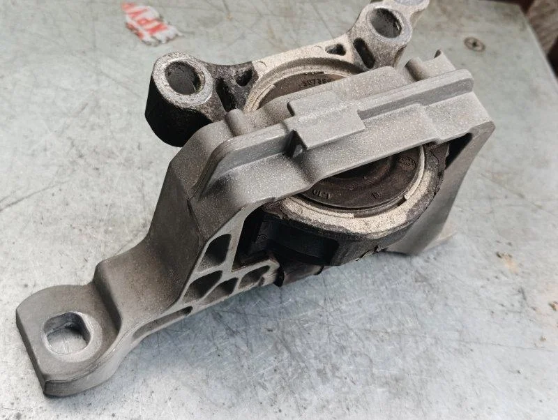 Опора двс ford Kuga 2 2015-2019