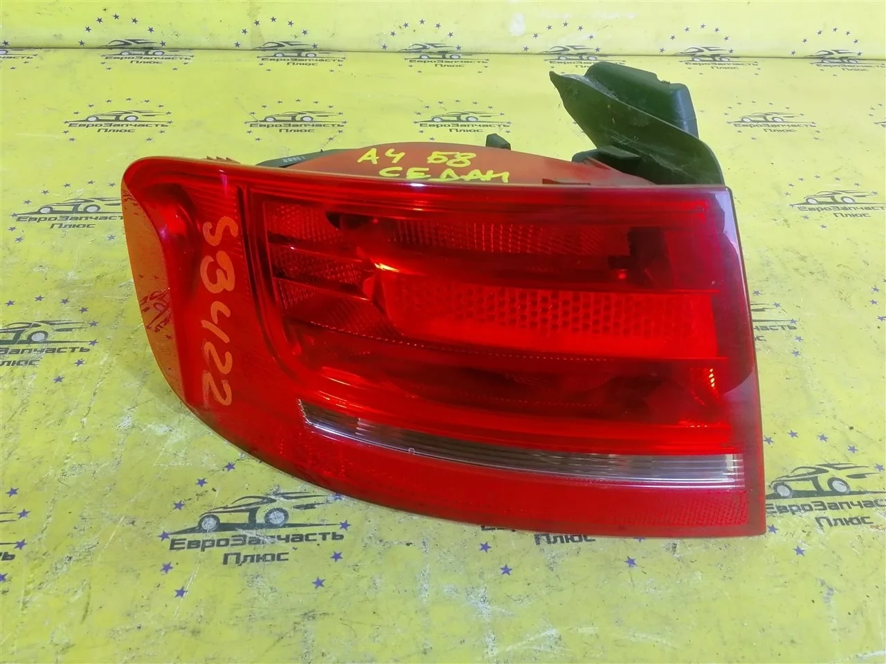 Фонарь Audi A4 8K5945095D B8, задний левый