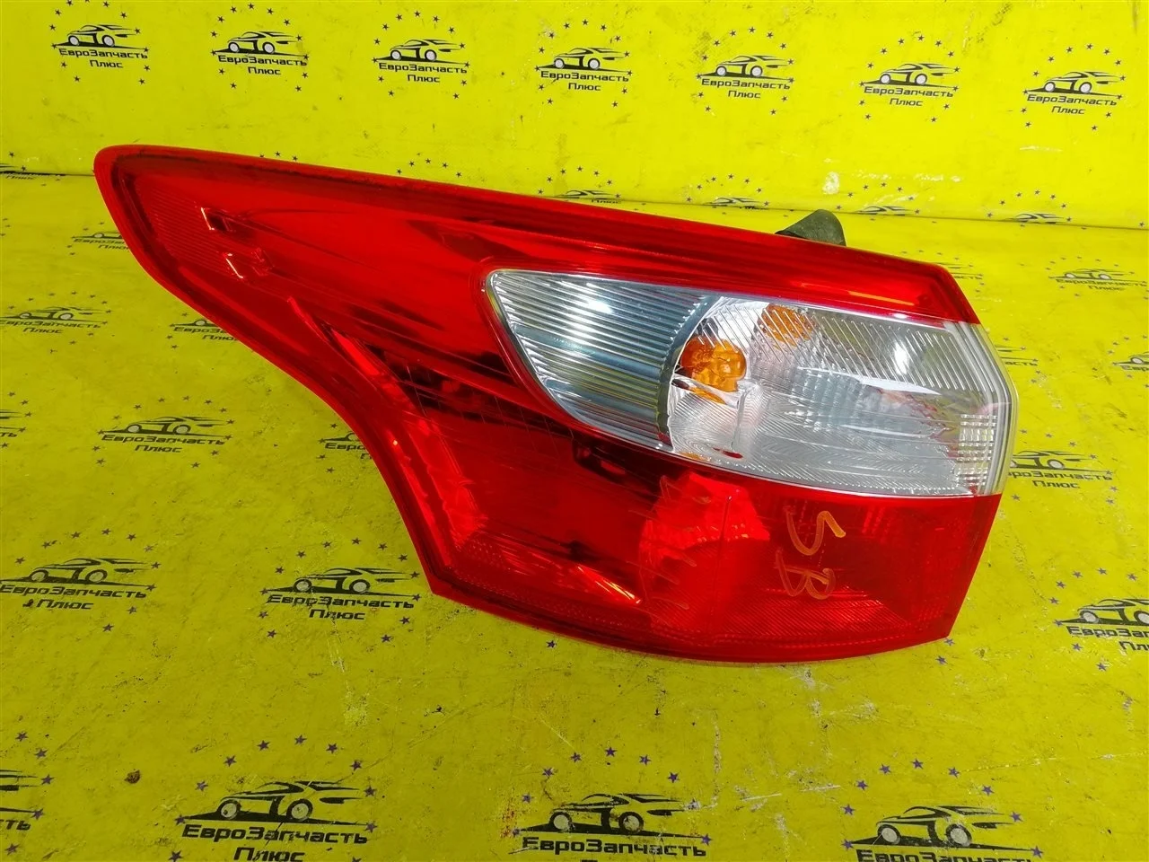 Фонарь Ford Focus 3 1785514 УНИВЕРСАЛ, задний левый
