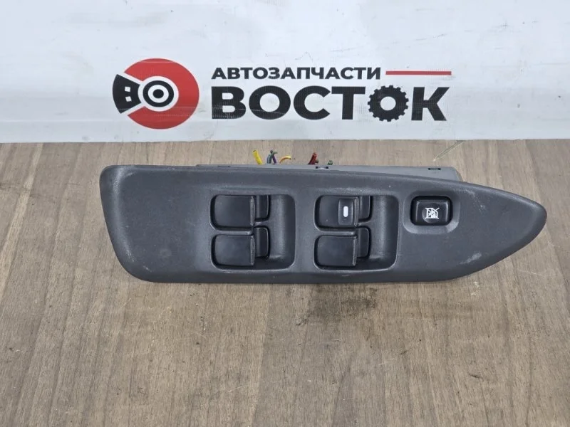 Кнопка стеклоподъемника MITSUBISHI LANCER MR587878 CS9W 4G63