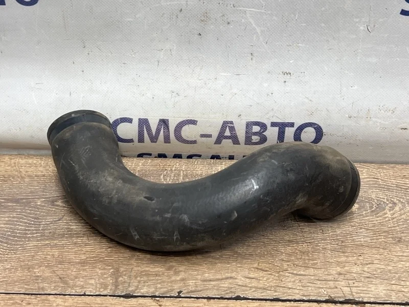 Патрубок интеркулера Volvo XC90 31261369 XC90 2.5 B5254T2, правый