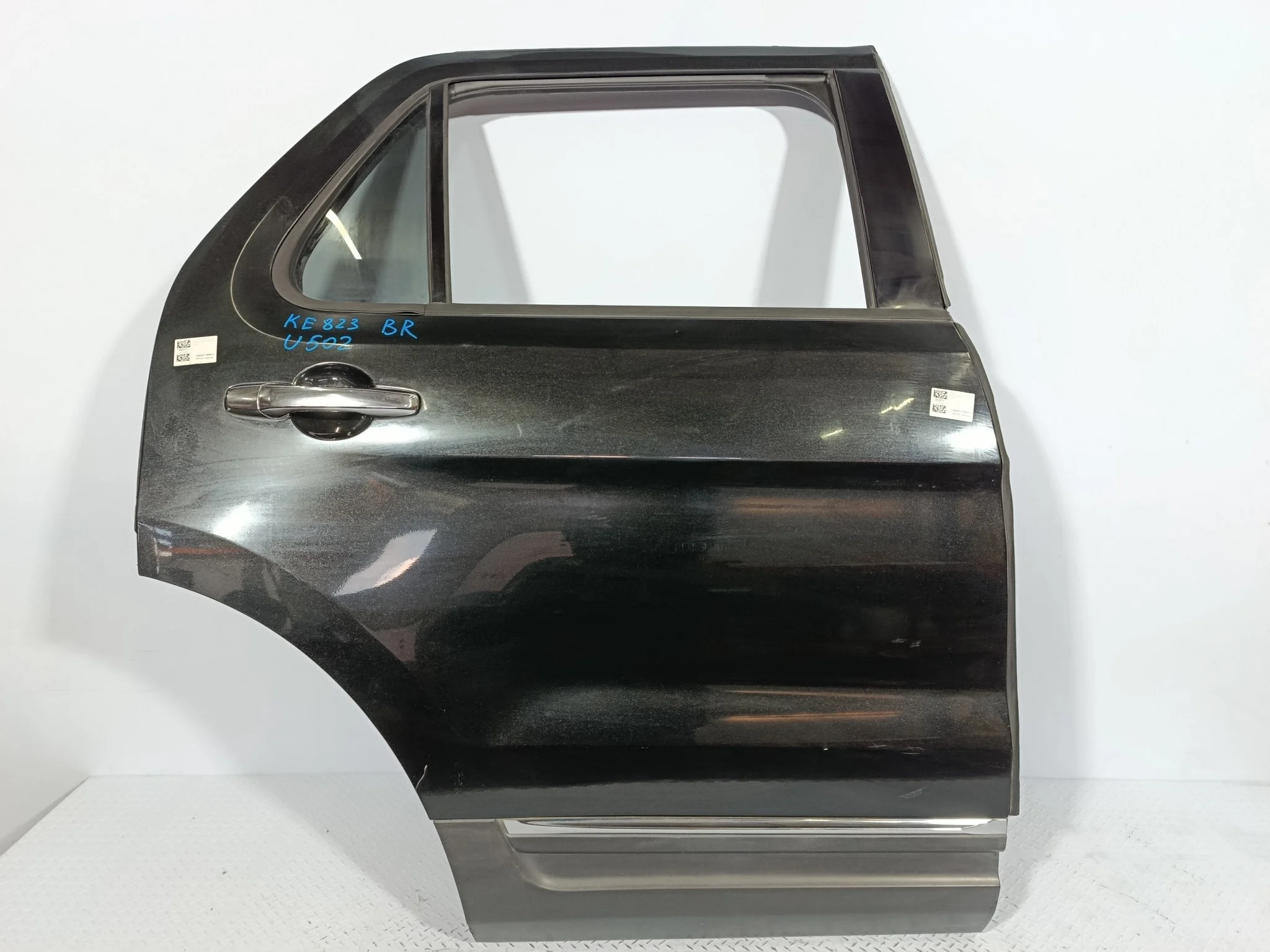 ДВЕРЬ FORD EXPLORER FB5Z7824630A ЗАДНЯЯ ПРАВАЯ  черный KE823