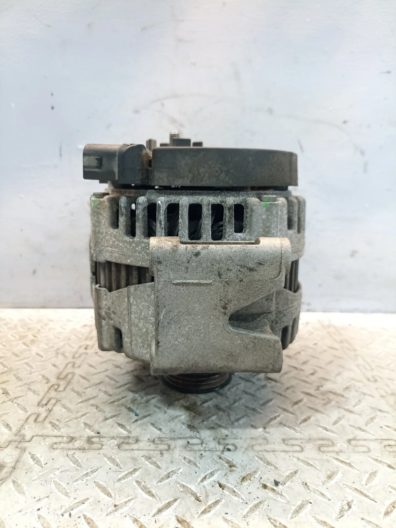 ГЕНЕРАТОР MERCEDES-BENZ A0131543502  YE040Z