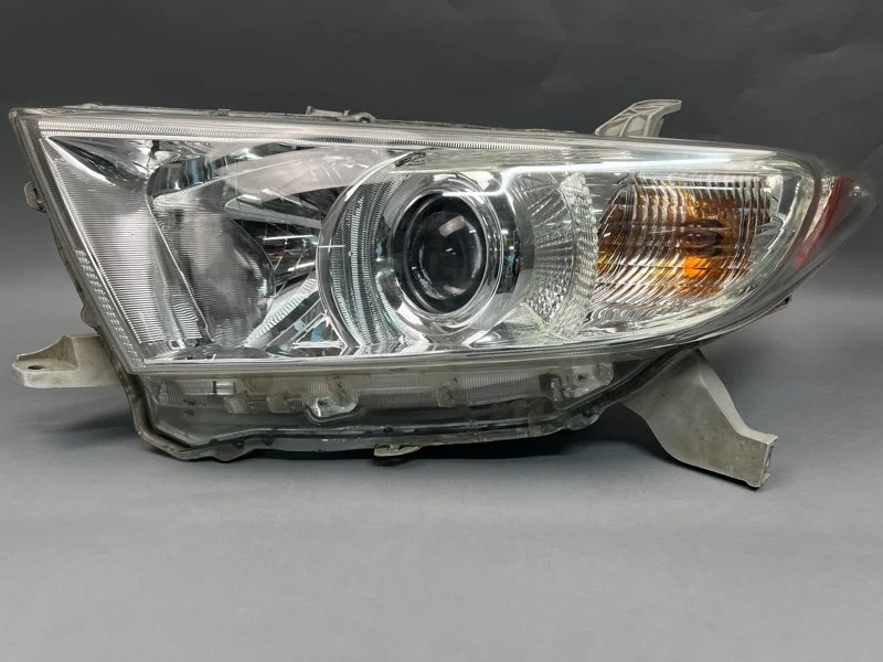 Фара Toyota Highlander 2010-2013 8117048A30 U40, передняя левая