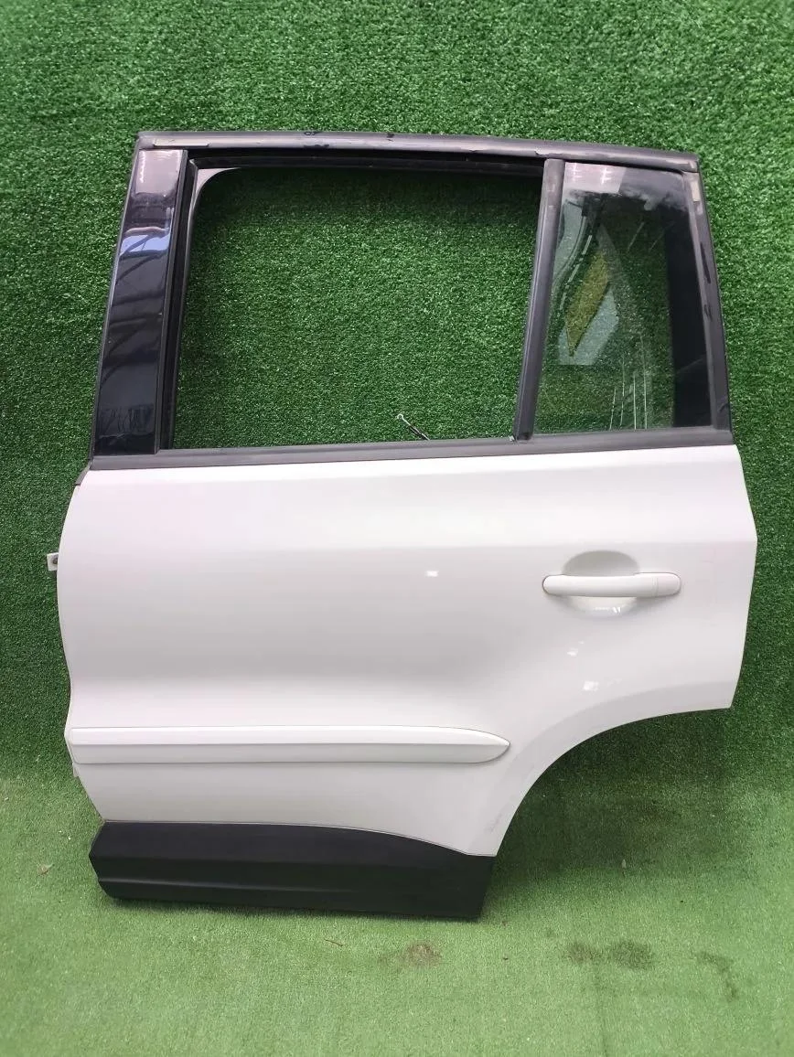 Б.у. дверь VOLKSWAGEN Tiguan VOLKSWAGEN Tiguan  2.0 2010