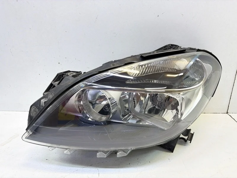 Фара Mercedes-Benz -Class 2011-2014 W246