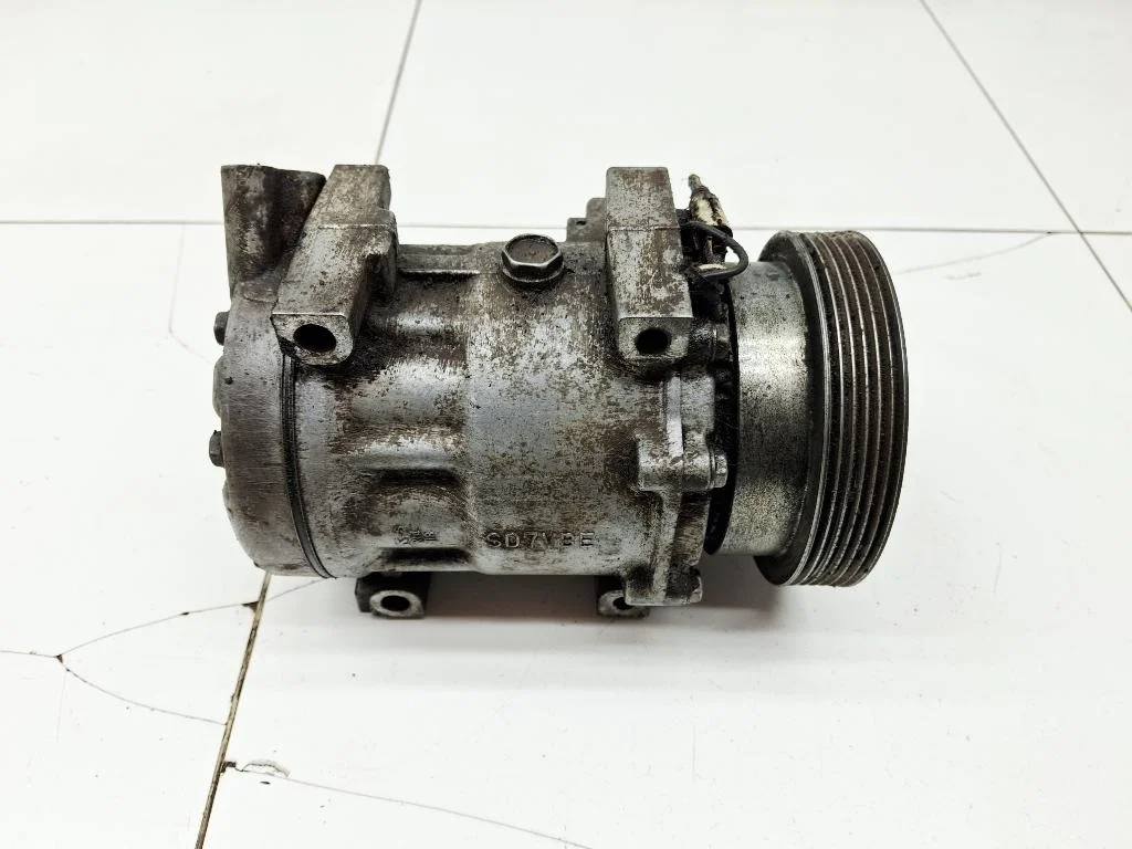 Компрессор кондиционера Renault Logan 1 L90