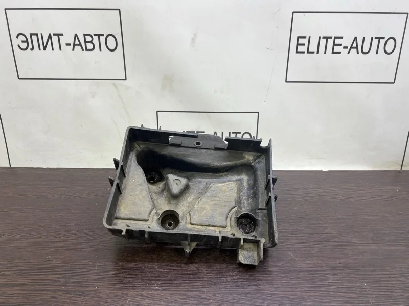 Площадка АКБ Skoda Roomster 2007 5Z0915331B 1.4