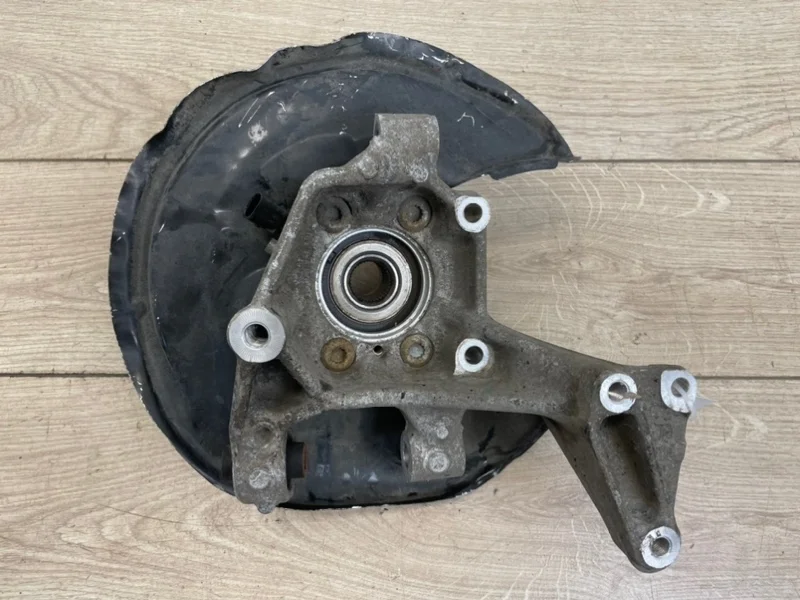 Кулак поворотный со ступицей VW Tiguan 2008-2018 5N