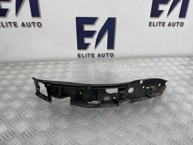 Кронштейн бампера VW Touareg 2005 7L6807183C 1 2.5D, передний левый