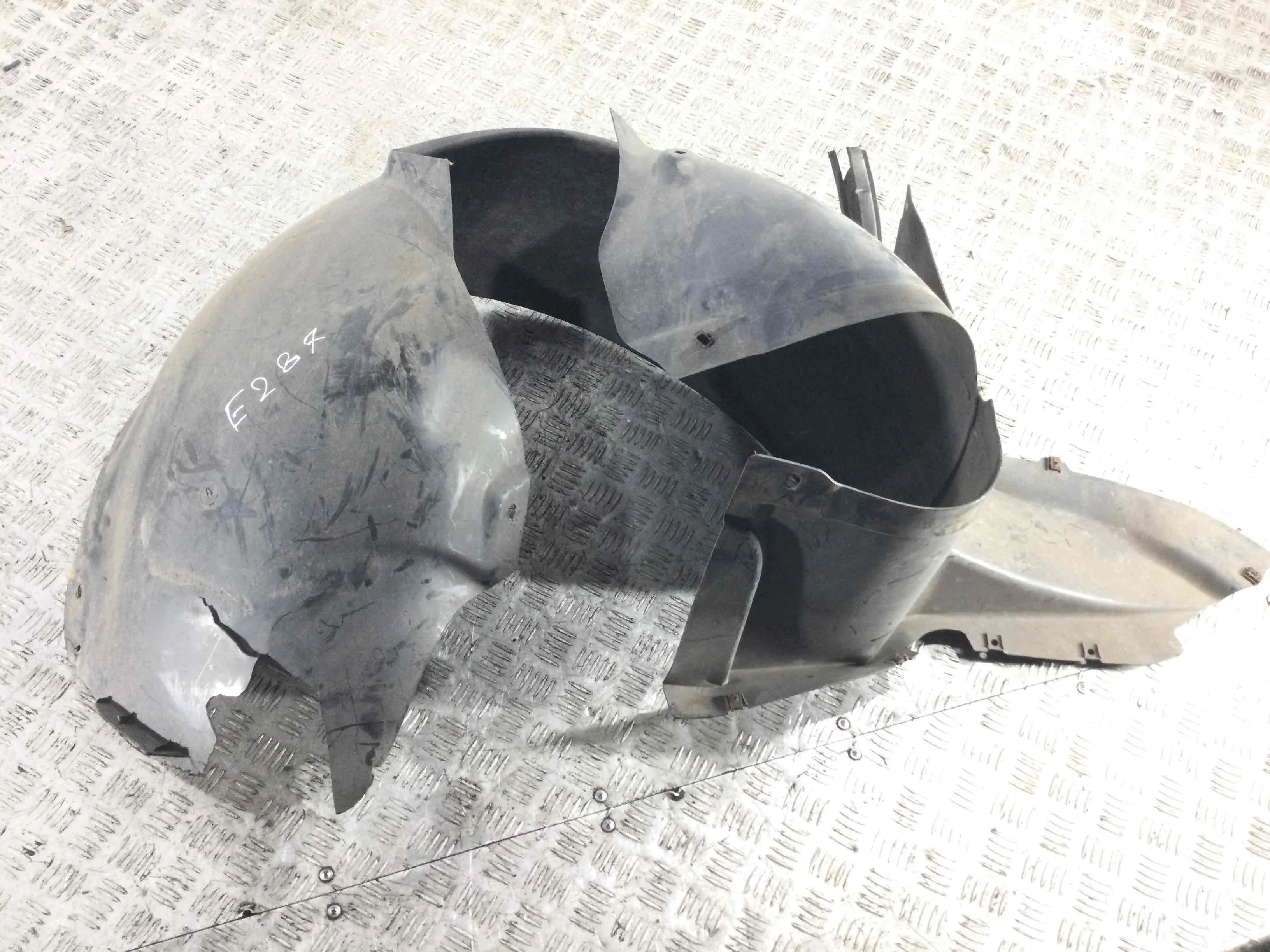 Защита арок передняя левая (подкрылок) Volkswagen Passat B6 (2005-2010) дизель 2.0 TDI Механика Седан