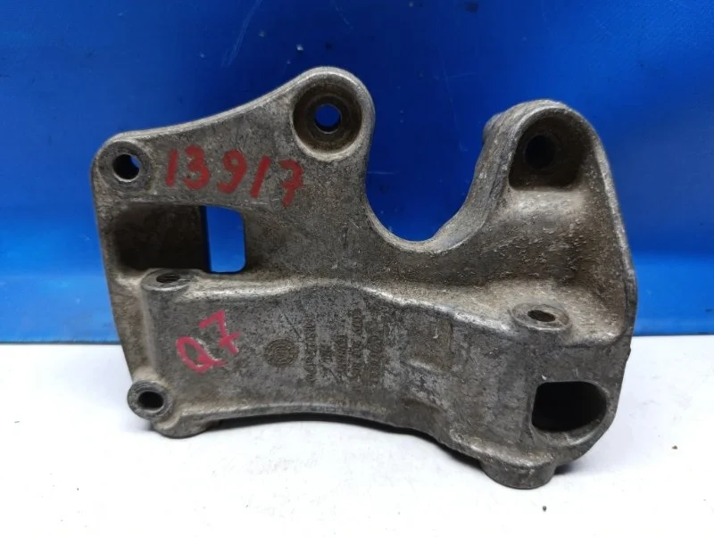 Кронштейн генератора Audi Q7 2010 079903805AF 4LB 4.2 BAR