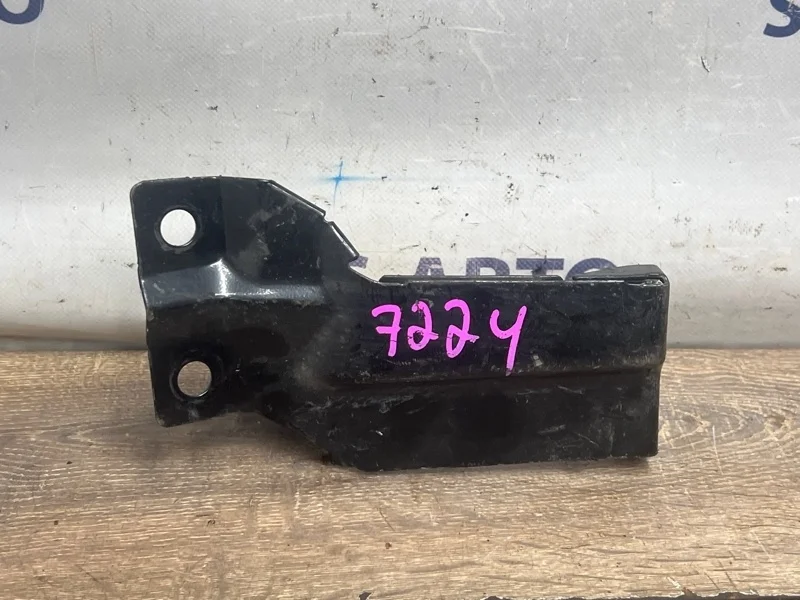 Кронштейн радиатора Volvo XC60 31261932 XC60, правый