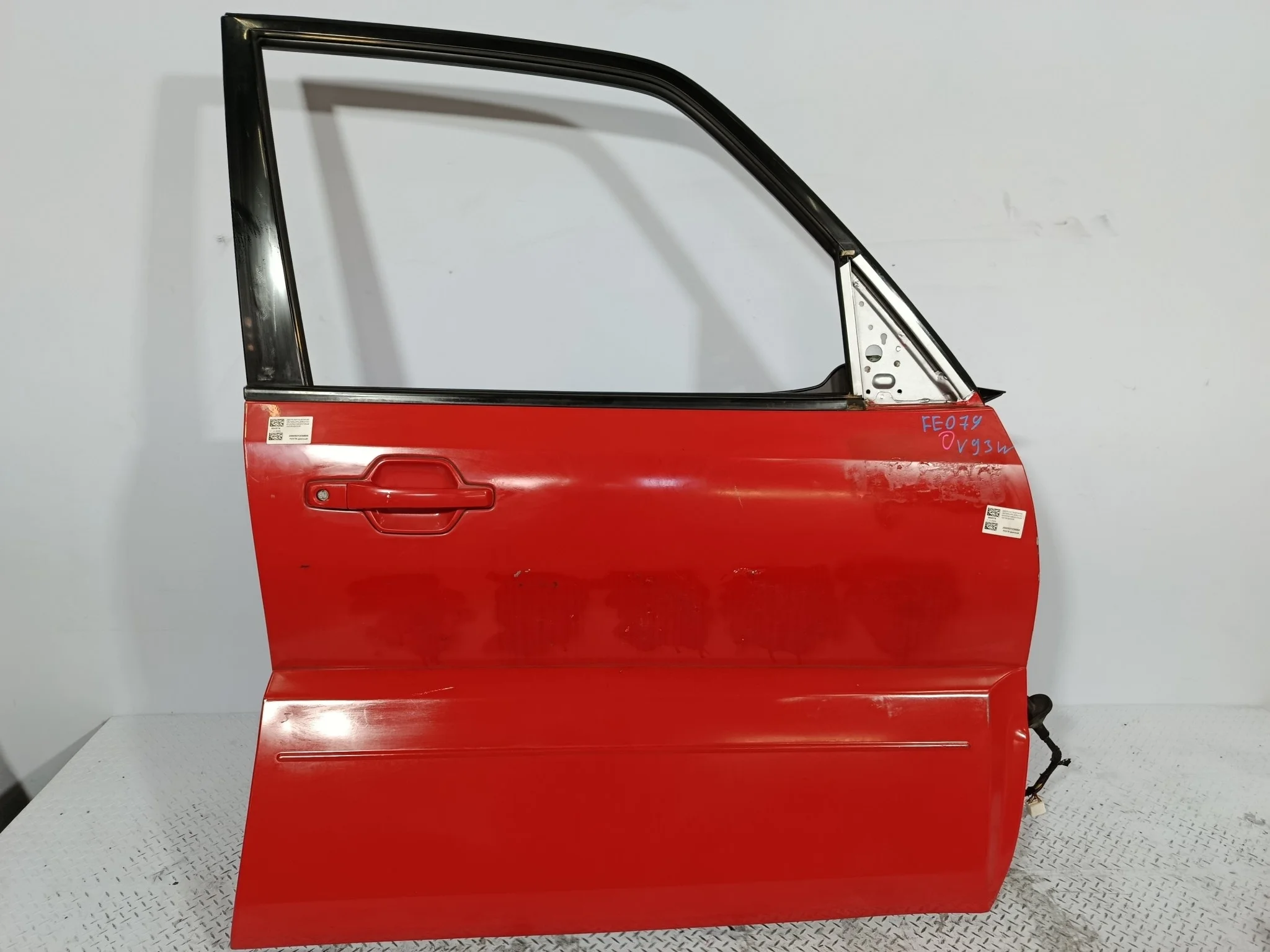 ДВЕРЬ MITSUBISHI MONTERO PAJERO 5700A878 ПЕРЕДНЯЯ ПРАВАЯ  красный FE079
