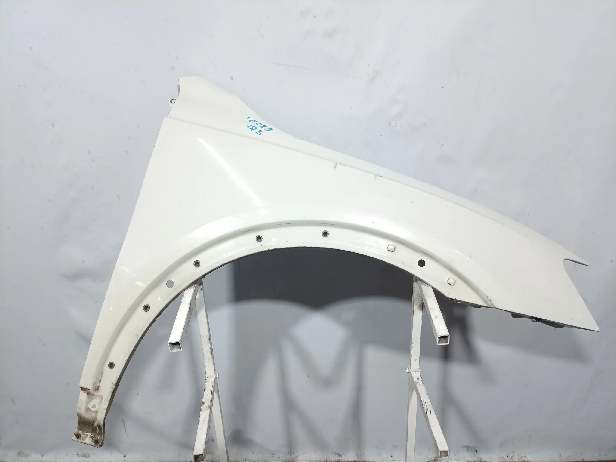 КРЫЛО AUDI Q3 8U0821106 ПЕРЕДНЕЕ ПРАВОЕ  белый, LS9R YA029