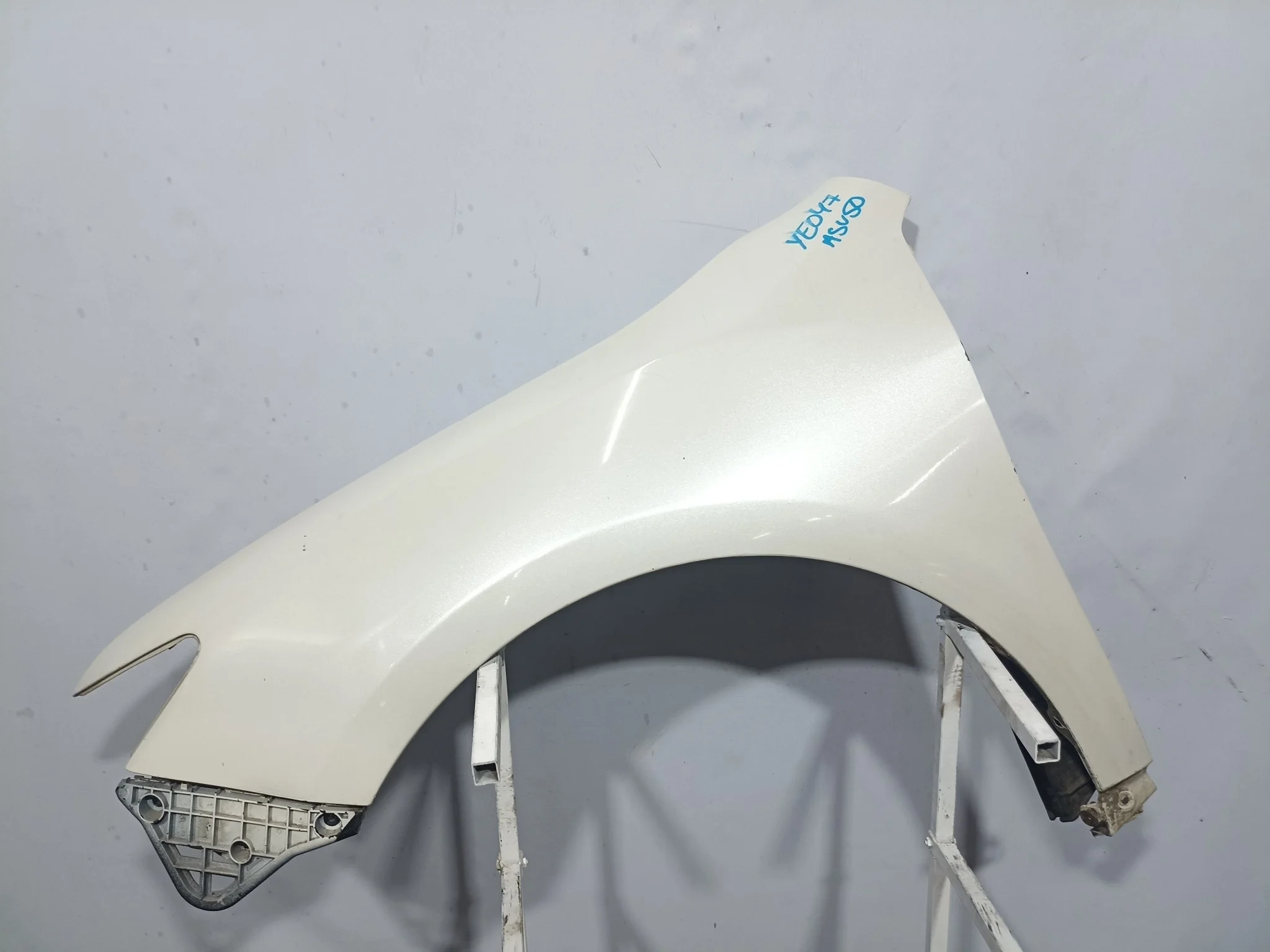 КРЫЛО TOYOTA DAIHATSU ALTIS CAMRY 5381233210 ПЕРЕДНЕЕ ЛЕВОЕ  белый, 070 YE047