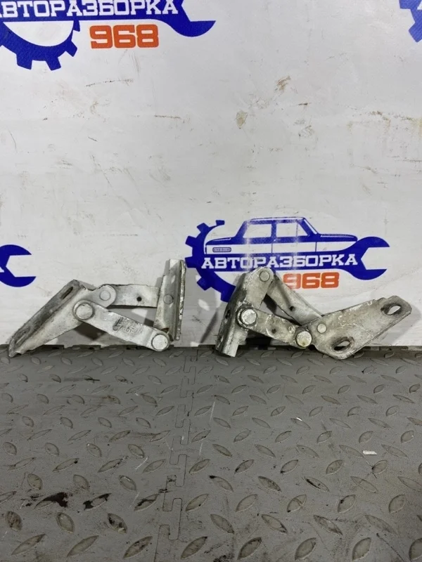 Петли капота Mercedes-Benz Sprinter 2014 A9017500351 W909 OM646