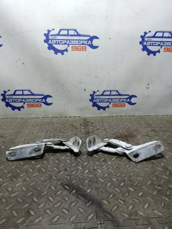 Петли капота Mercedes-Benz Sprinter 2014 A9017500351 W909 OM646